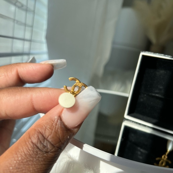 EUC~ CHANEL Vintage Clip-on Pearl Drop Earrings w/ COA 😍 - Picture 8 of 12